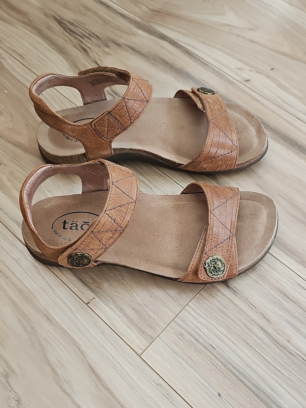 Taos Footwear Girls Tan Leather Strap Sandals with Decorative Buttons